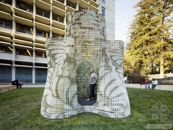 3D打印技术创造出水泥花朵景观亭