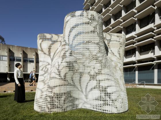 3D打印创造出水泥花朵景观亭外部-3D打印创造出水泥花朵景观亭第2张图片